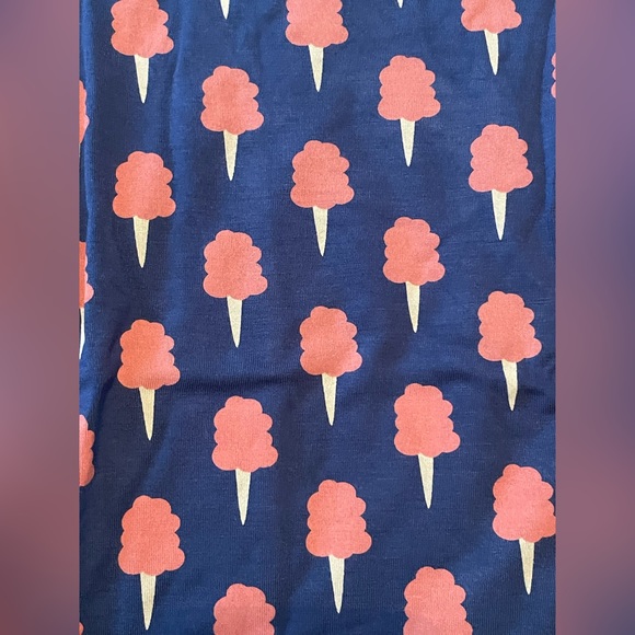 NWT Print Long Sleeve Tailored Fit Raglan Tee in Navy
Cotton Candy (Size 3T) - Picture 4 of 9